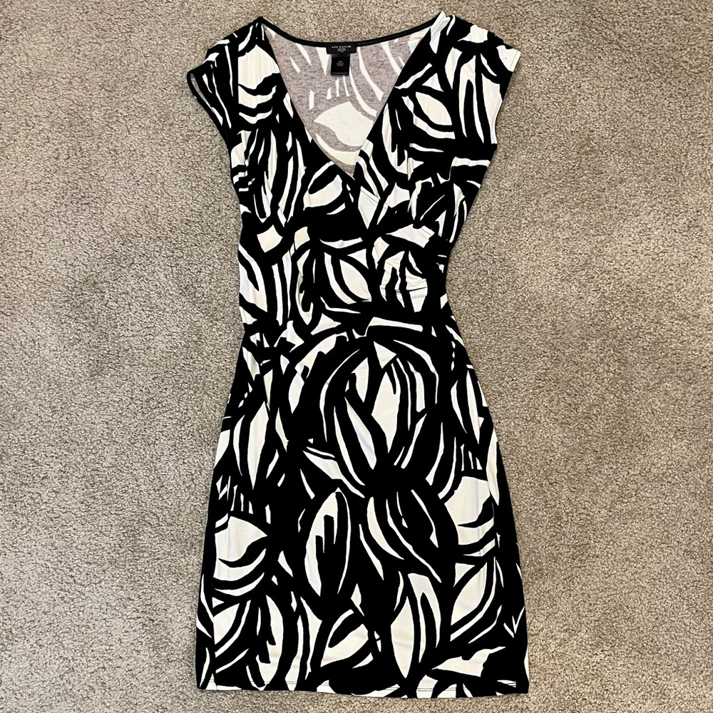 Ann Taylor Factory V-Neck Faux Wrap Dress. Black and White Print. Sz XS Petite.